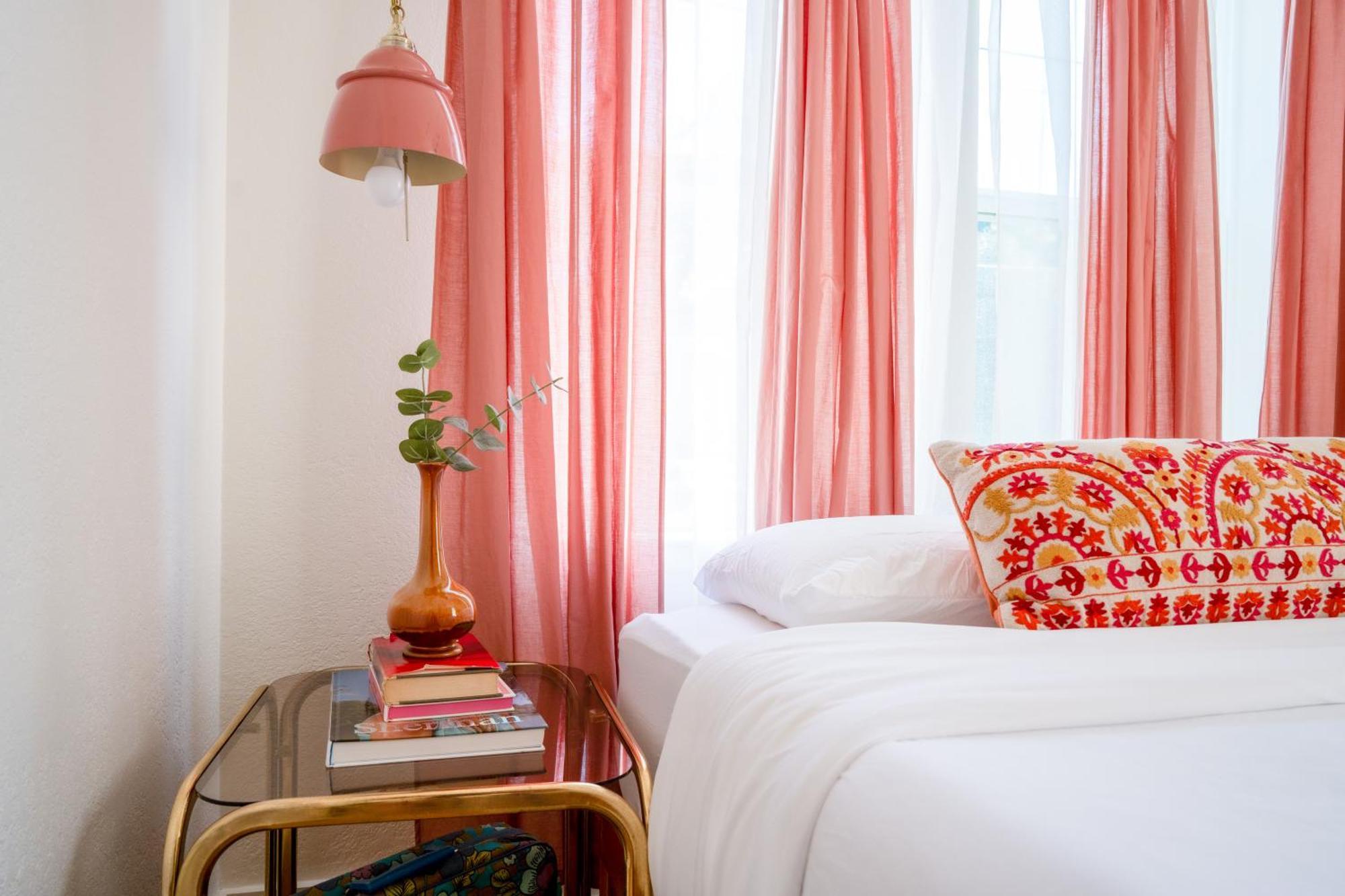 Stylish, Artsy Bungalow Central Eastside Austin Ngoại thất bức ảnh