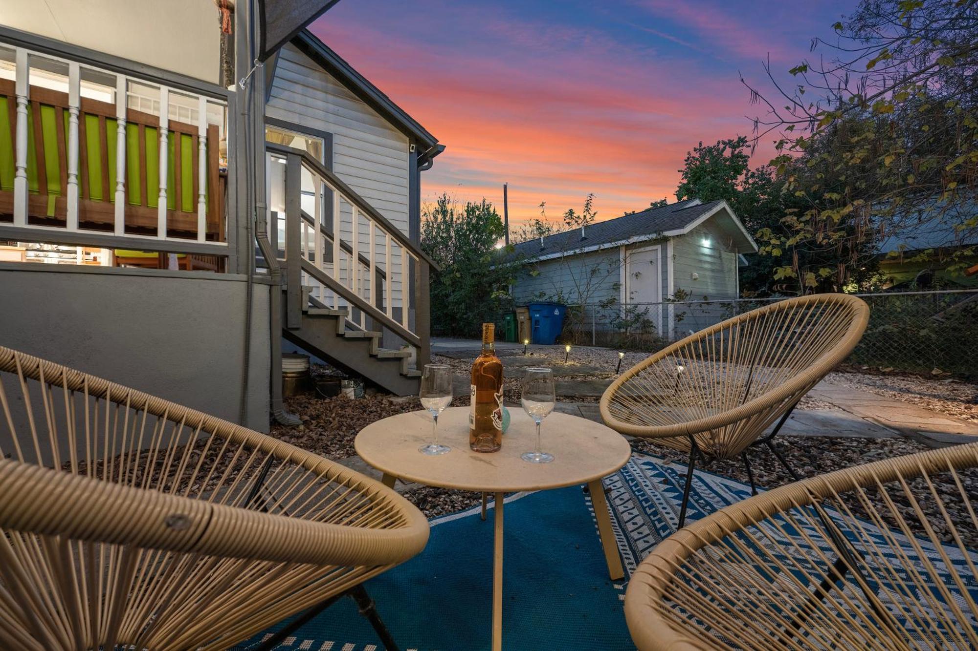 Stylish, Artsy Bungalow Central Eastside Austin Ngoại thất bức ảnh